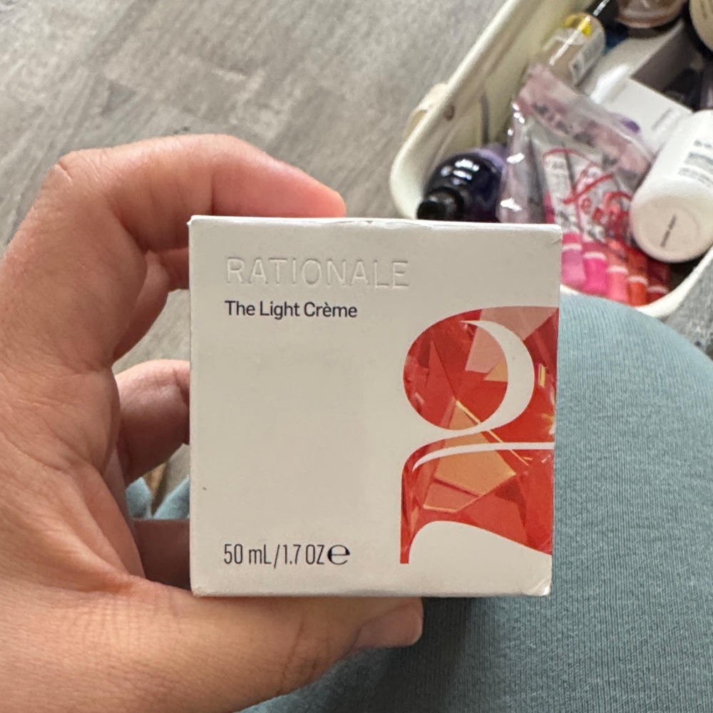 The Light Crème - White and Red